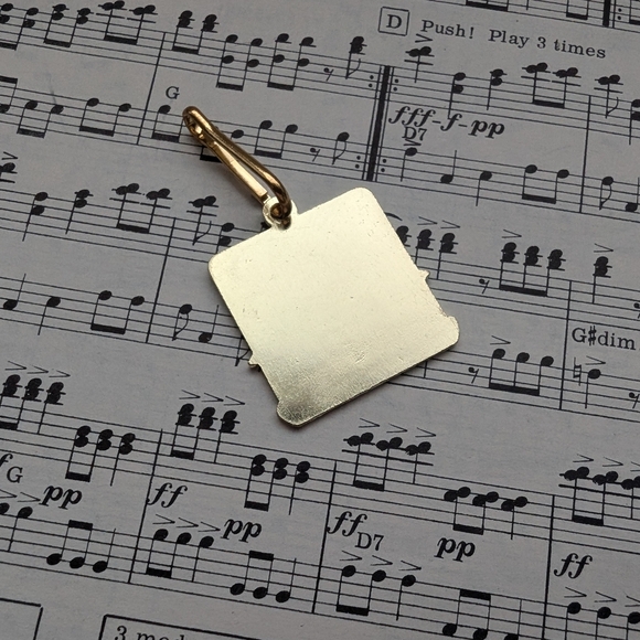 Quispamsis Floreat Enamel Pendant - Picture 2 of 5